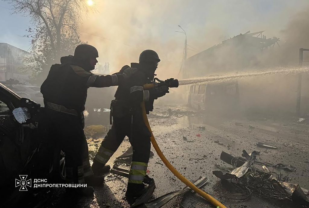 Τουλάχιστον τρεις νεκροί και 34 τραυματίες σε ρωσική επιδρομή σε εμπορικό κέντρο στην ανατολική Ουκρανία