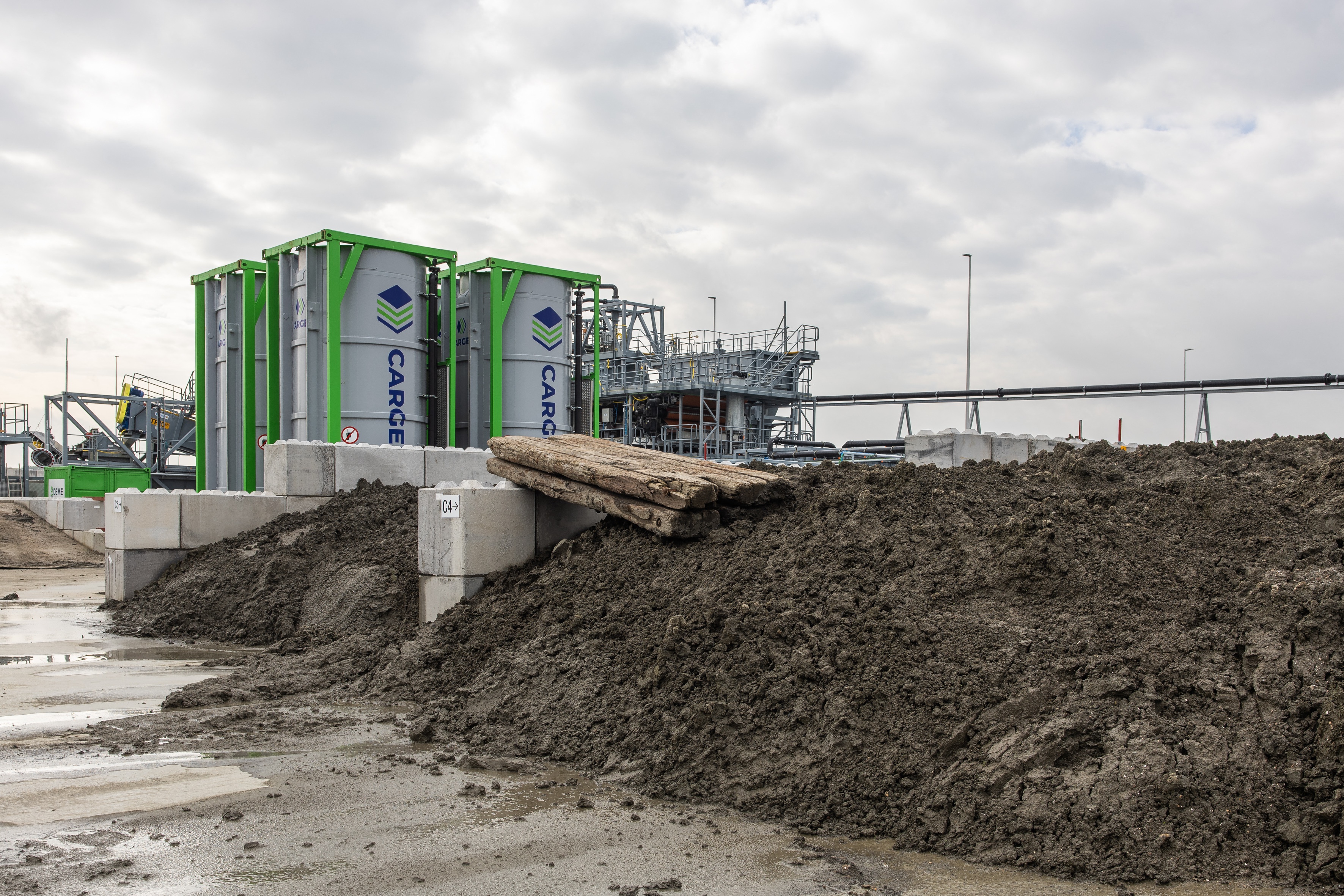 PFAS: Η Τεχνητή Νοημοσύνη αυξάνει τη ζήτηση για τα «παντοτινά χημικά»
