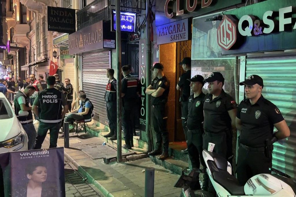 Τουρκία: Τρεις νεκροί από πυροβολισμούς σε τουριστική συνοικία της Κωνσταντινούπολης