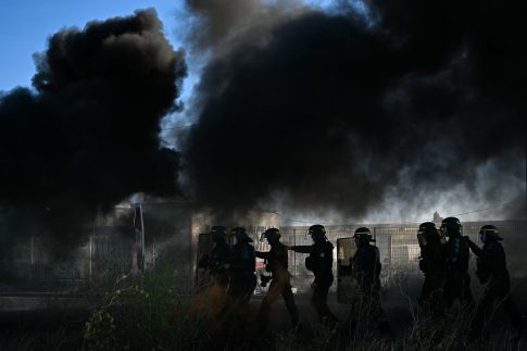 Γιατί οι σταρ χρεώνουν πλέον το αυτόγραφο;