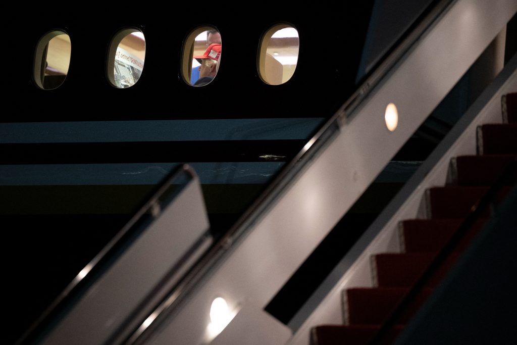 Φωτογραφία του Ντόναλντ Τραμπ εγείρει ανησυχίες ότι ετοιμάζεται να κατεδαφίσει το Κέντρο Κένεντι
