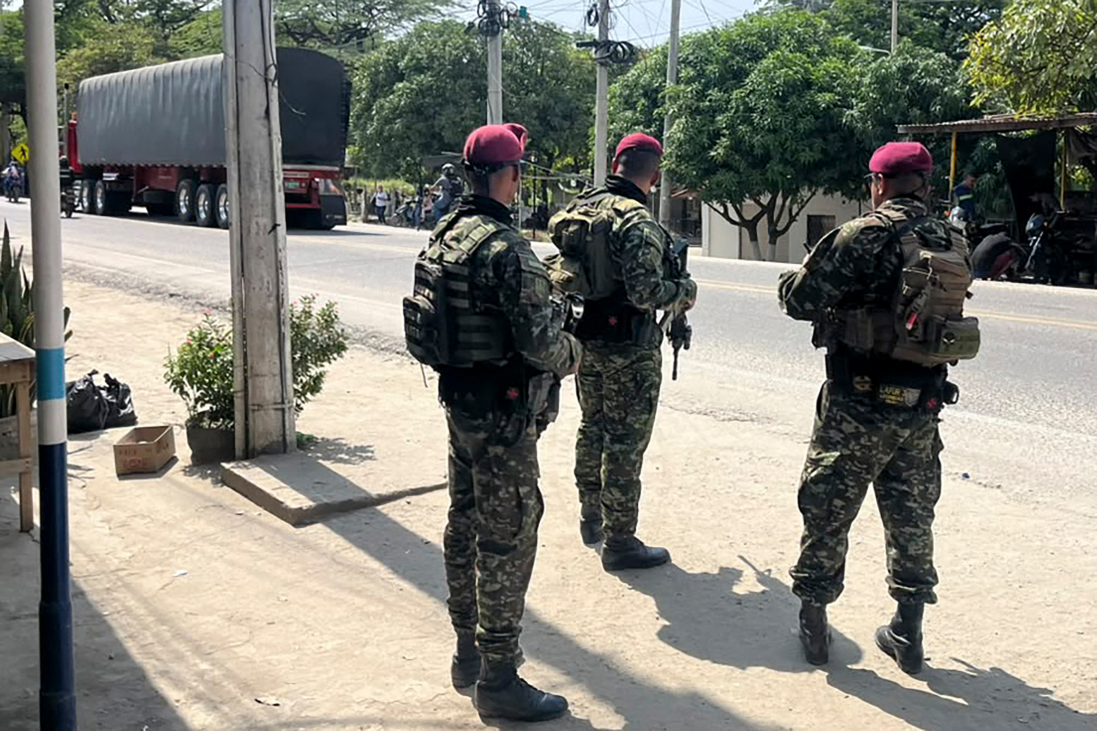 Κολομβία: Στρατός και αστυνομία στους δρόμους της Σάντα Μάρτα μετά το κύμα βίας