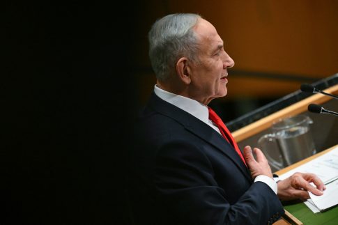 Χαλκιδική: Απομάκρυναν σκηνές, αυθαίρετες κατασκευές μέχρι και ηλιακά πάνελ και μποτίλιες υγραερίου από παραλίες της Σιθωνίας