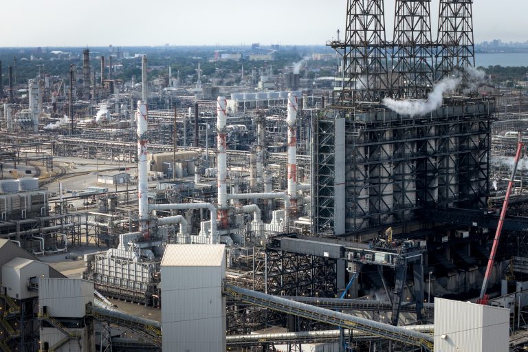 Πετρέλαιο: Πάνω από τα 100 δολάρια το Brent λόγω της κλιμάκωσης στη Μέση Ανατολή