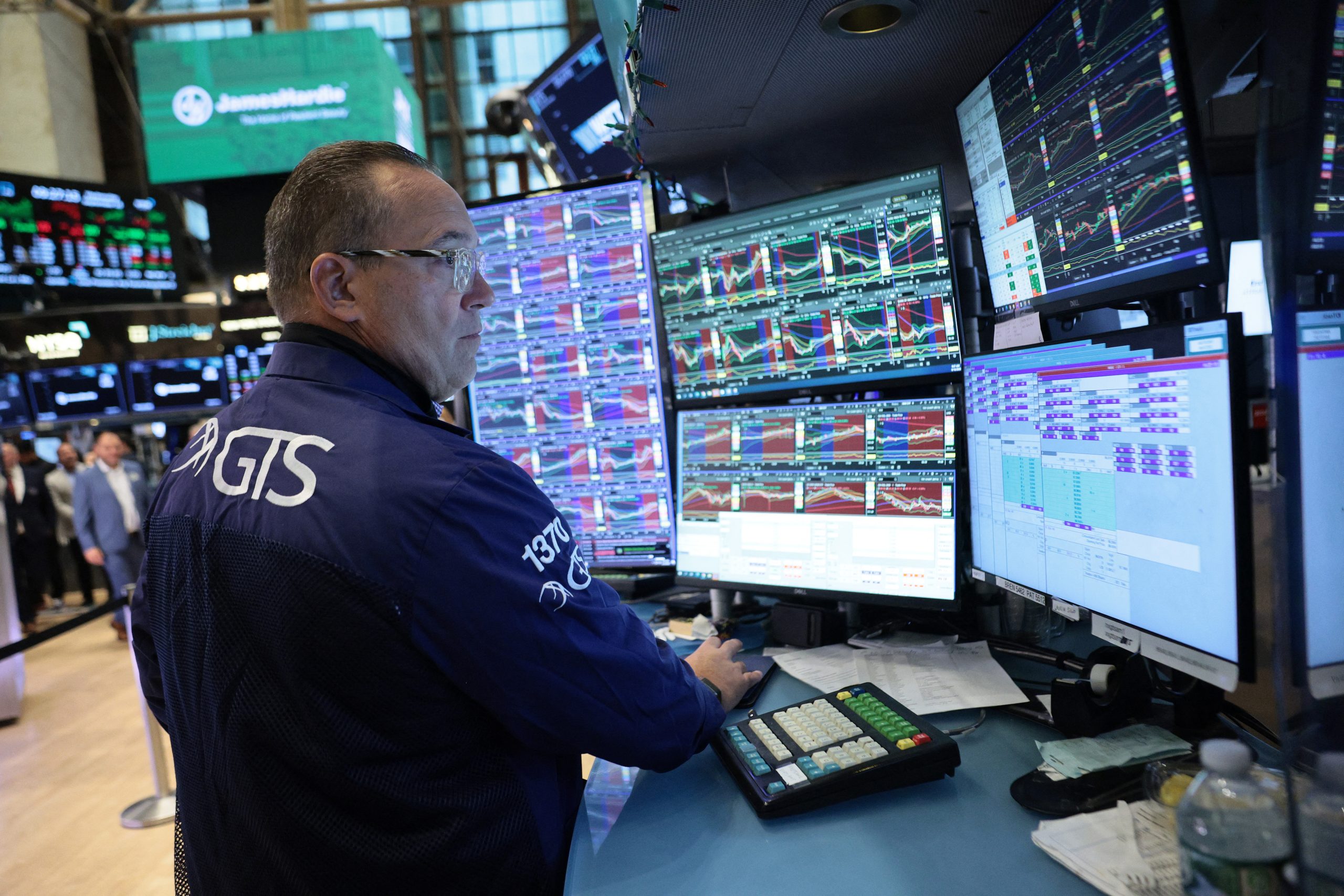 Αυξάνει τα επιτόκια η FED για πρώτη φορά μετά από τρία χρόνια υπό το βάρος των εξελίξεων στη Μέση Ανατολή