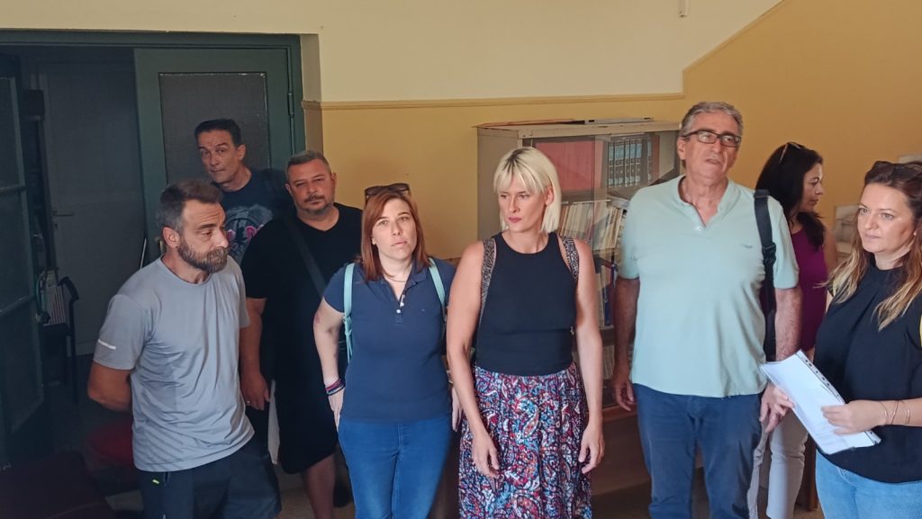 Βόλος: Διαμαρτύρονται οι γονείς του 14ου Δημοτικού Σχολείου για τη συγχώνευση τμημάτων
