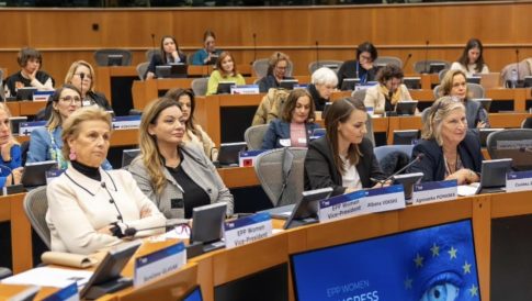 Σύσκεψη στον Δήμο: Προετοιμάζεται ο Βόλος για την εορταστική περίοδο