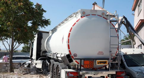 Θέματα συνεργασίας στον αγροδιατροφικό τομέα στο επίκεντρο της συνάντησης του Δ. Κουρέτα με τον πρέσβη του Αζερμπαϊτζάν