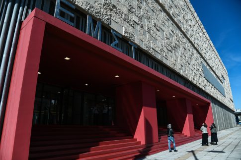 Ισπανία: Εκατοντάδες πολίτες κατασκήνωσαν στο κέντρο της Μαδρίτης – «Ή θα πέσει η αισχροκέρδεια ή θα πέσει η κυβέρνηση»
