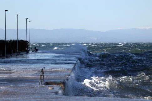 Ενεργειακή κρίση: Επιπλέον μέτρα και μείωση του Ειδικού Φόρου Κατανάλωσης ζητά η αντιπολίτευση