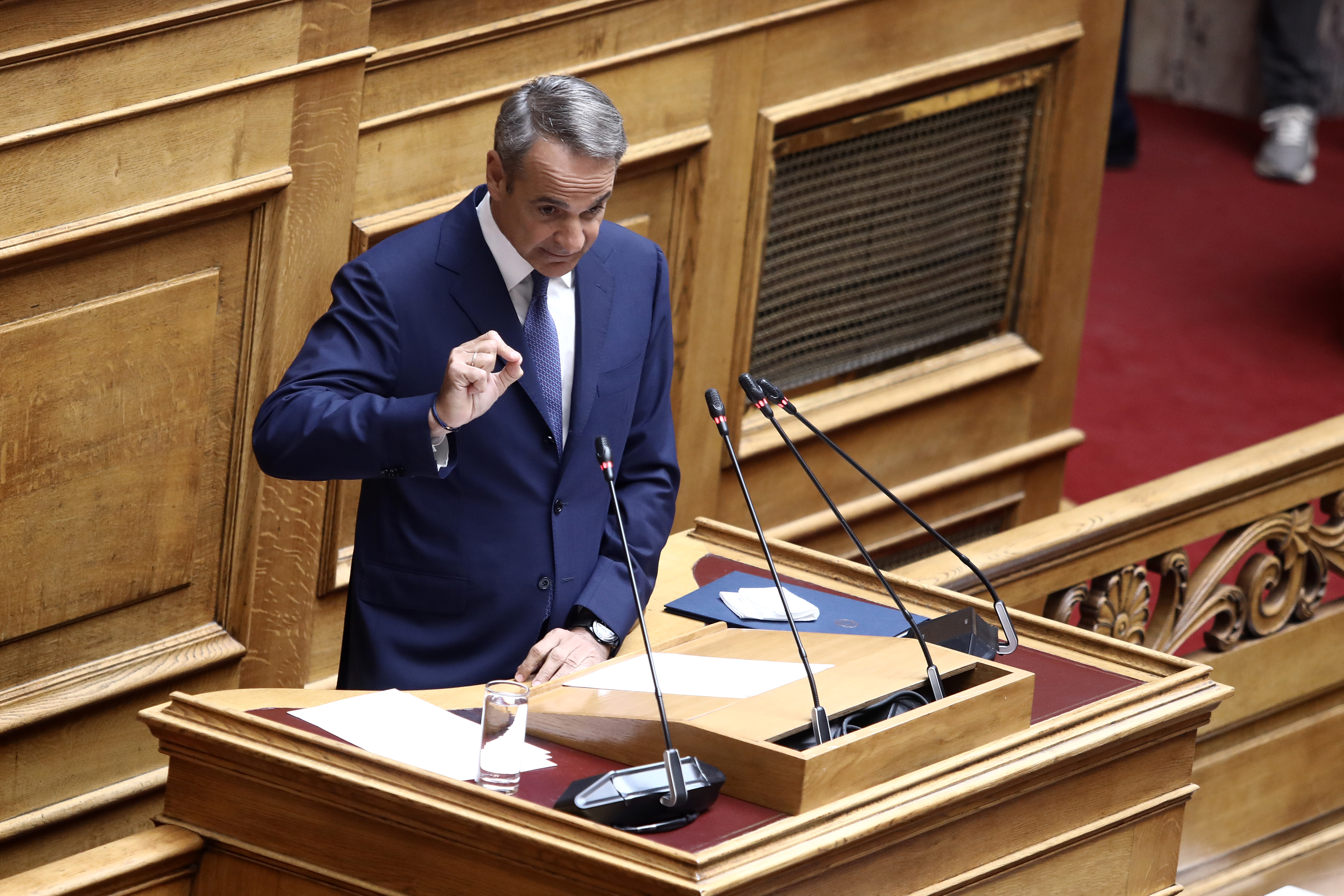 Μητσοτάκης στη Βουλή: Στόχος ένα Σύνταγμα που να συμβαδίζει με την εποχή – Πυρά κατά της αντιπολίτευσης