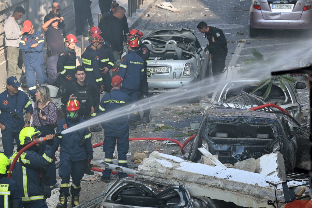Έκρηξη στην Πλάκα: Έρευνες για τα αίτια – Σοβαρές ζημιές σε διπλανά κτίρια και νέα κατάρρευση