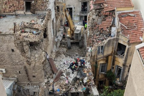 Βρετανία: Σε εξέλιξη οι έρευνες της αντιτρομοκρατικής στη βάση Φέρφορντ – Πέντε συλλήψεις