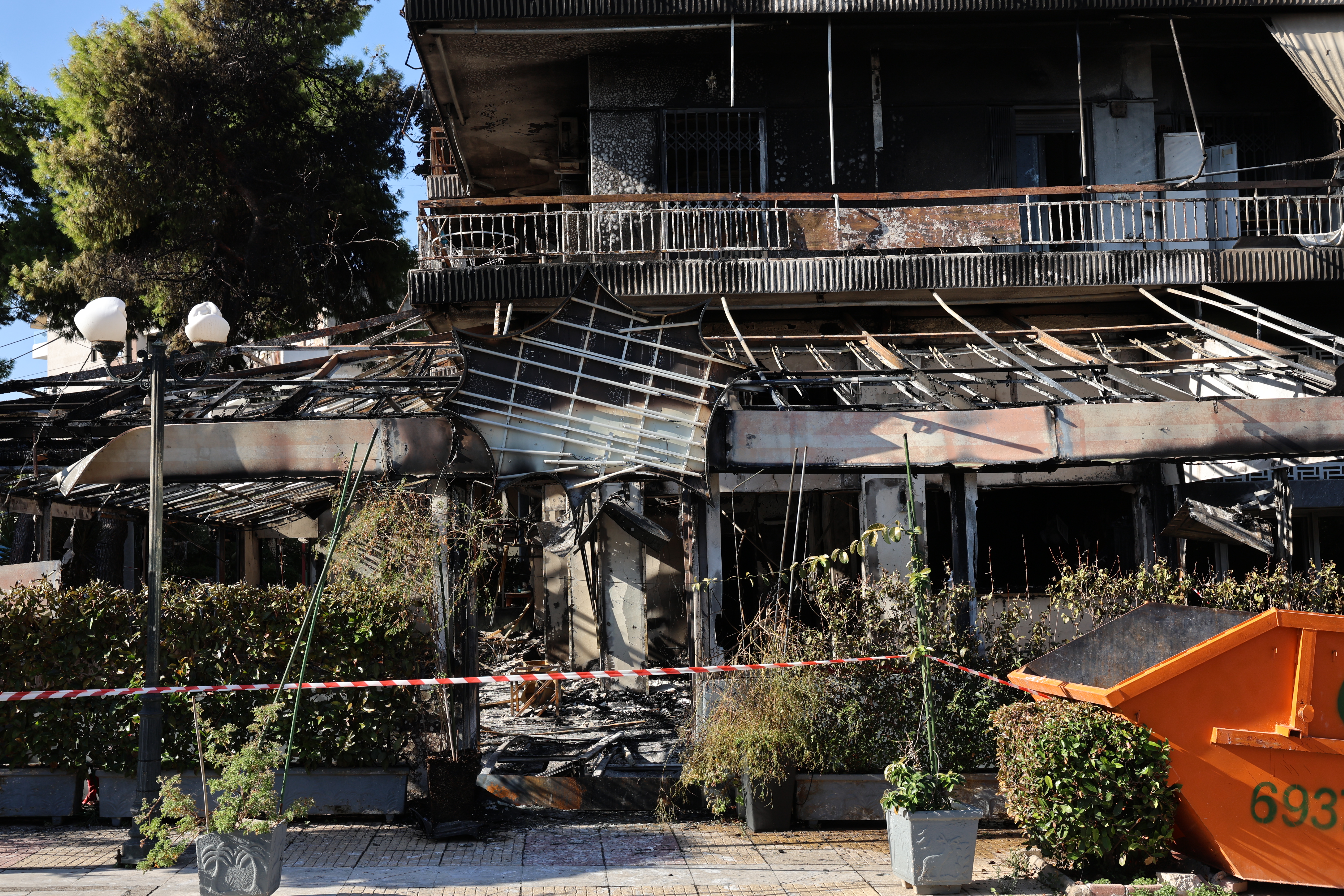 Νέα Ιωνία: Το Τμήμα Εκβιαστών ανέλαβε τις έρευνες για τη φωτιά στην καφετέρια – Εμπρησμό δείχνουν τα πρώτα στοιχεία