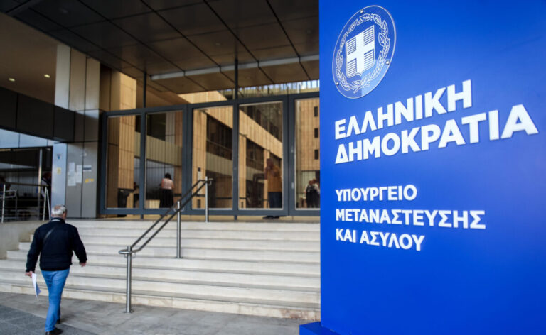Υπουργείο Μετανάστευσης και Ασύλου: «Απολύτως παραπλανητικό» το βίντεο για δήθεν ασυνόδευτους ανηλίκους
