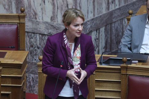 Σε θέσεις μάχης για την ΔΕΘ: Αντιπολιτευτικά πυρά κατά της κυβέρνησης