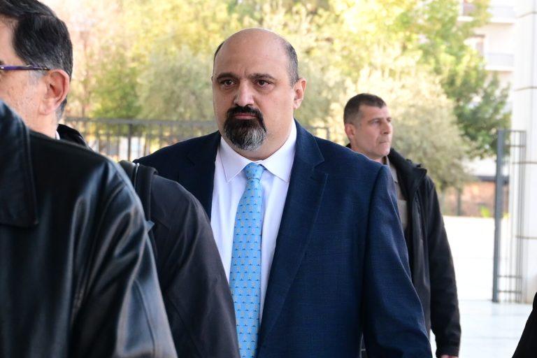 Τέμπη: Στο εδώλιο ο Τριαντόπουλος και άλλοι τέσσερις – Για πρώτη δικαίωση μιλά η αντιπολίτευση