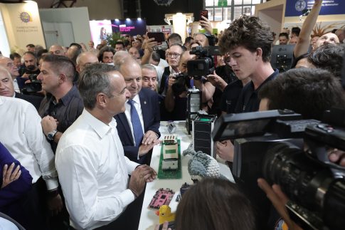 ΔΕΘ: Ο Κυριάκος Μητσοτάκης στο περίπτερο της ΕΡΤ – Οι νέες ψηφιακές δυνατότητες