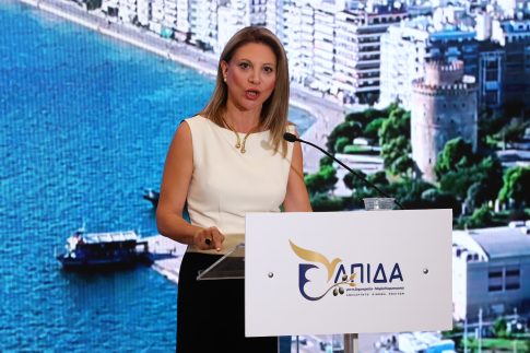 Η κυβέρνηση της Δανίας θέλει να απαγορεύσει τα κινητά τηλέφωνα στο δημοτικό και το γυμνάσιο