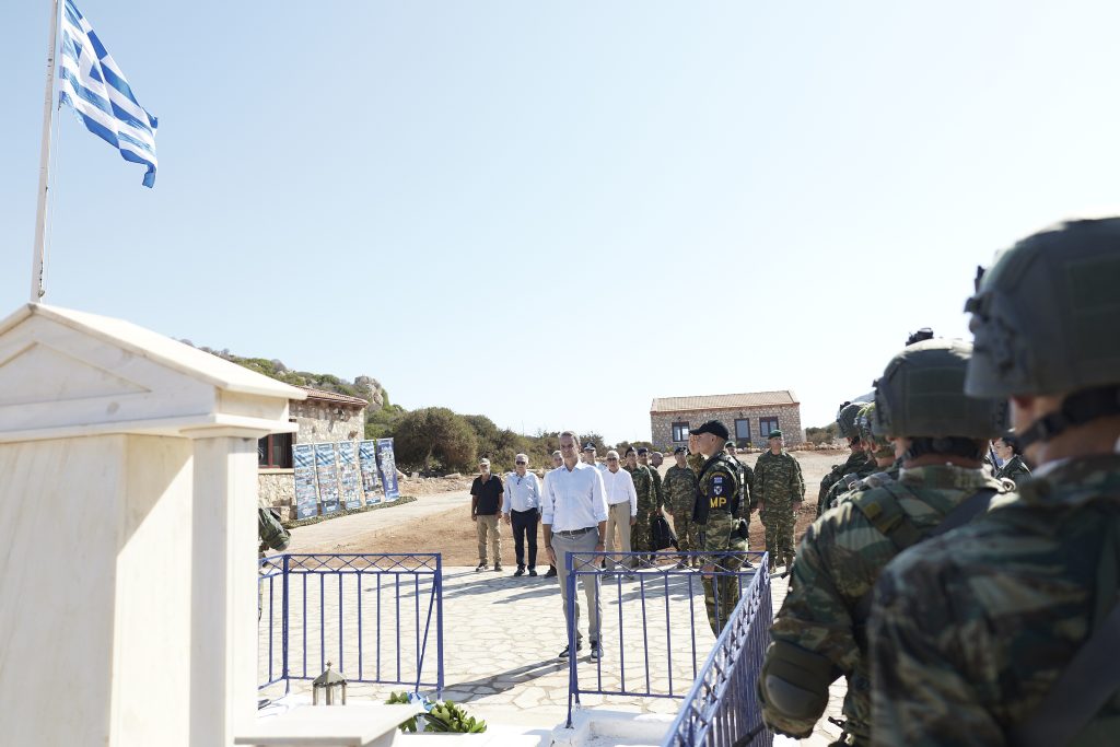 Μήνυμα ισχύος και στήριξης έστειλε από το Καστελόριζο ο Πρωθυπουργός – Τα έργα υποδομών στη συνάντησή του με τον δήμαρχο