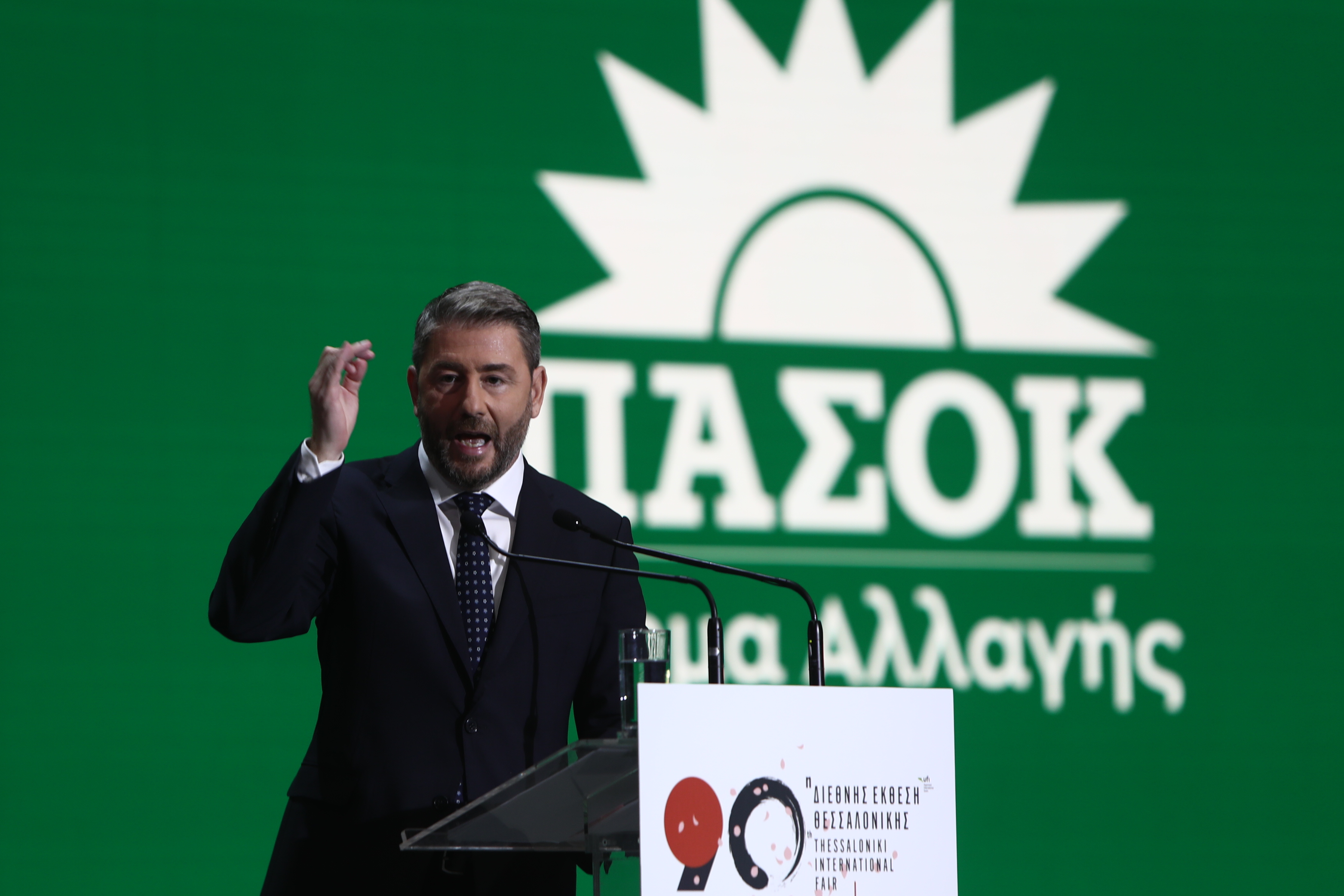 Κόντρα κυβέρνησης – ΠΑΣΟΚ για την κοστολόγηση του προγράμματος που παρουσίασε στη ΔΕΘ ο Ν. Ανδρουλάκης