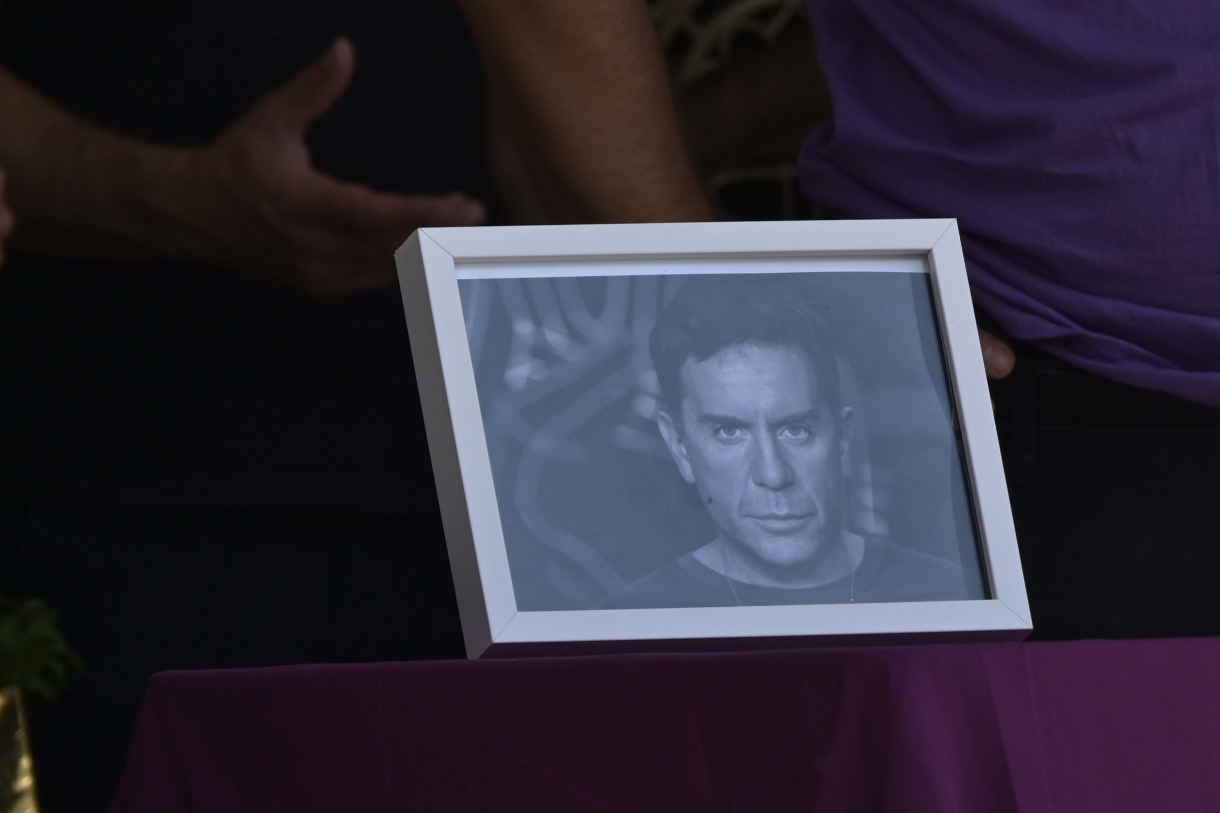 Το τελευταίο χειροκρότημα στον Γιώργο Μαζωνάκη: Σαρωτικό κύμα αγάπης στην «παλαιά του γειτονιά»