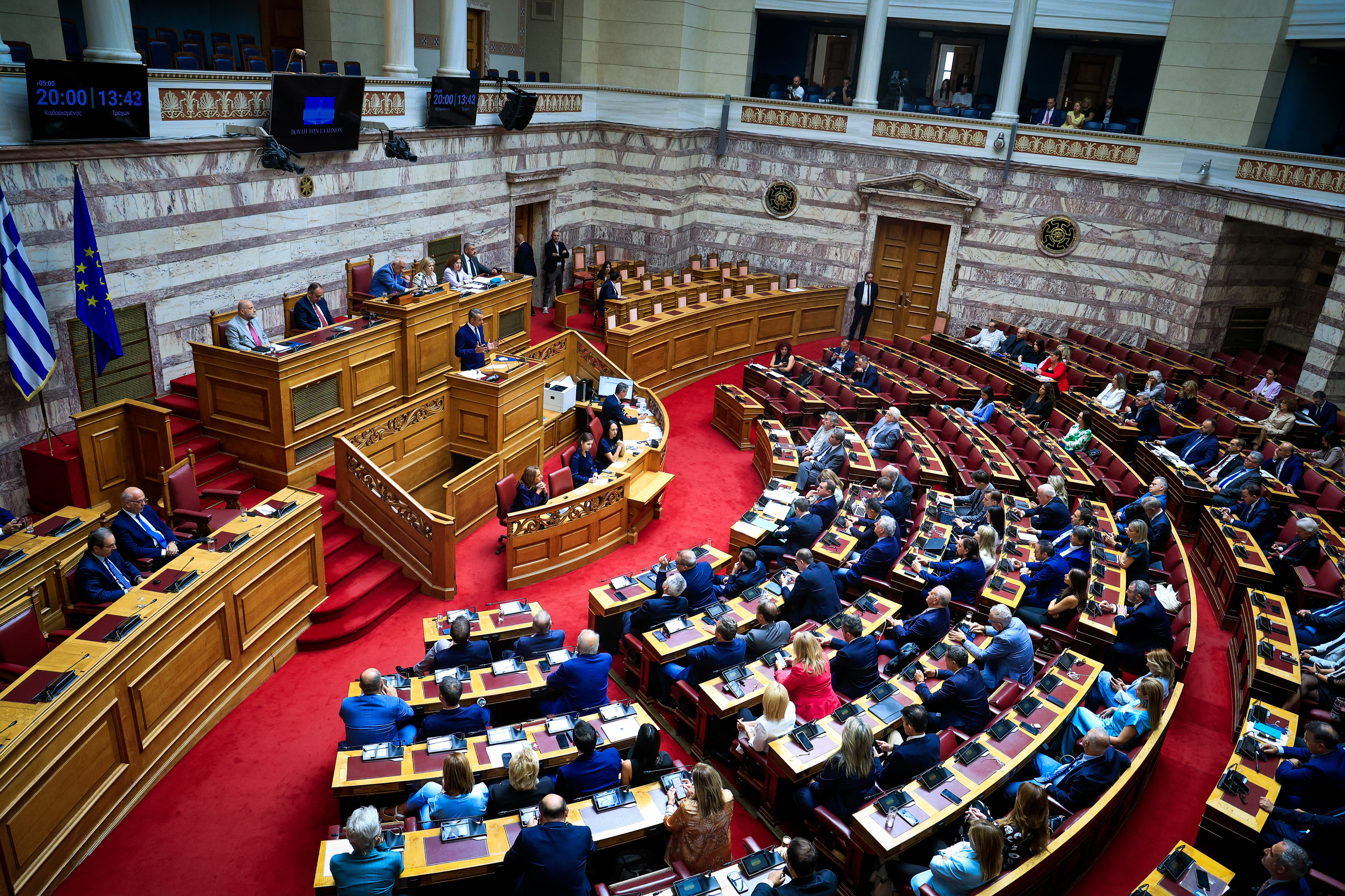 LIVE: Σκληρή κόντρα στη Βουλή για την Συνταγματική Αναθεώρηση