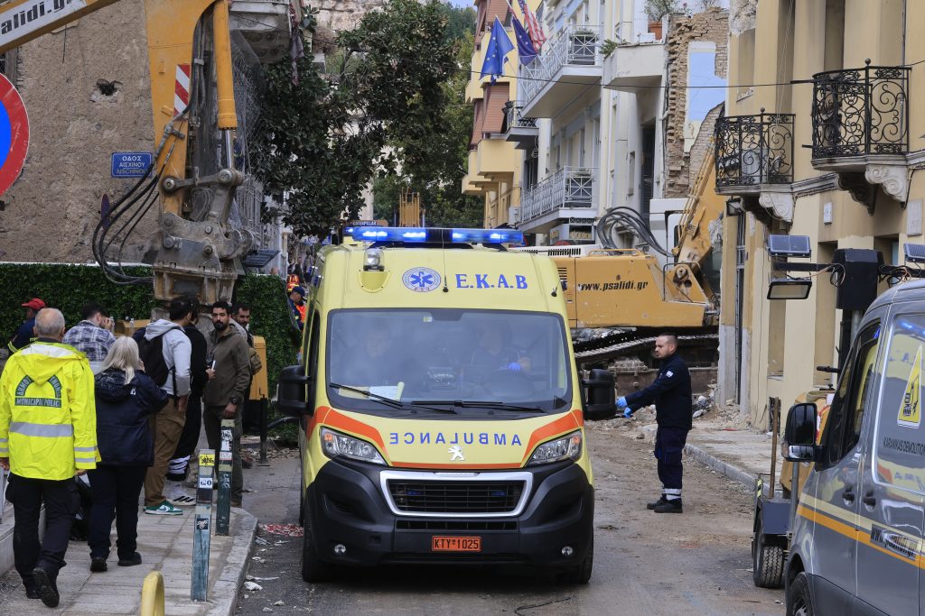Έκρηξη στην Πλάκα: Εντοπίστηκε και δεύτερη σορός στα συντρίμμια του κτηρίου, τέσσερις αγνοούμενοι – Τα σενάρια που εξετάζονται