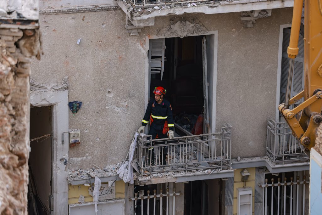 Έκρηξη στην Πλάκα: Στους τέσσερις ανήλθαν οι νεκροί, δύο οι αγνοούμενοι- Τι δείχνουν οι πρώτες εκτιμήσεις για τα αίτια