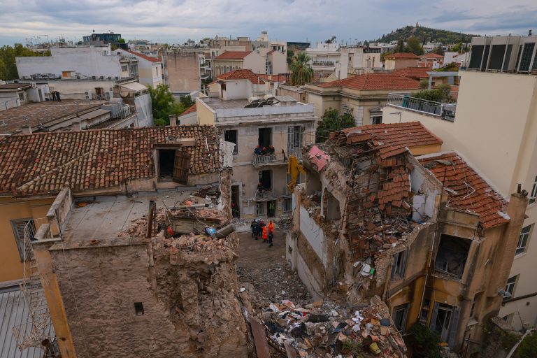 Έκρηξη στην Πλάκα: Στους τέσσερις ανήλθαν οι νεκροί, δύο οι αγνοούμενοι- Τι δείχνουν οι πρώτες εκτιμήσεις για τα αίτια