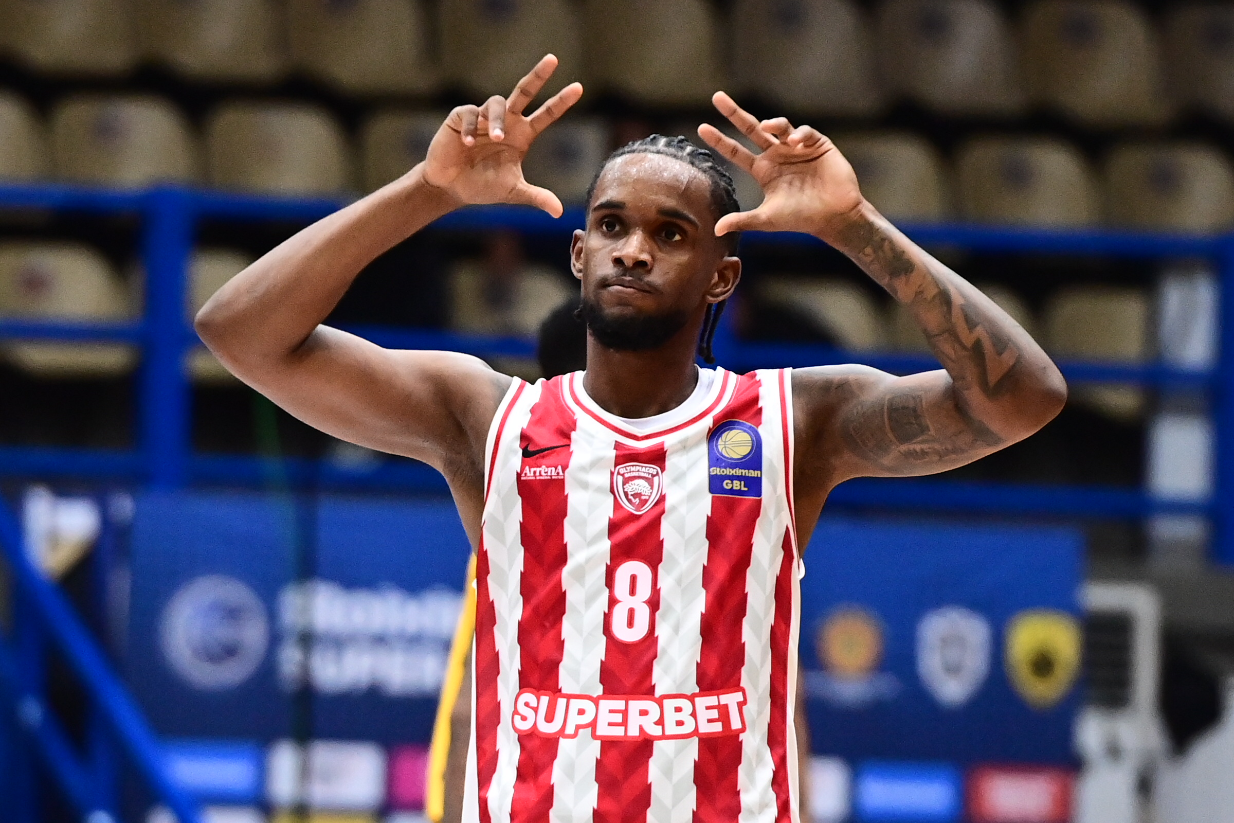 Ολυμπιακός – ΑΕΚ 93-80: Οι «ερυθρόλευκοι» προκρίθηκαν στον τελικό του Super Cup με σόου Μοντέρο