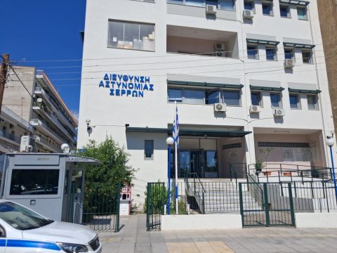 Παιδί που κοιμόταν στον δρόμο βρήκε καταφύγιο στο «Χαμόγελο του Παιδιού»