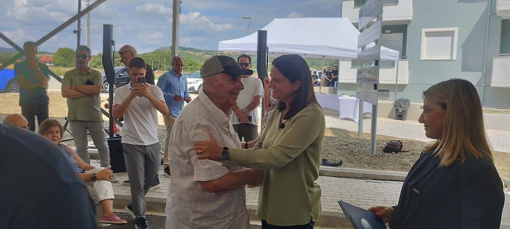 Γρεβενά: Παραδόθηκαν δέκα νέες εργατικές κατοικίες στην Κυρακαλή
