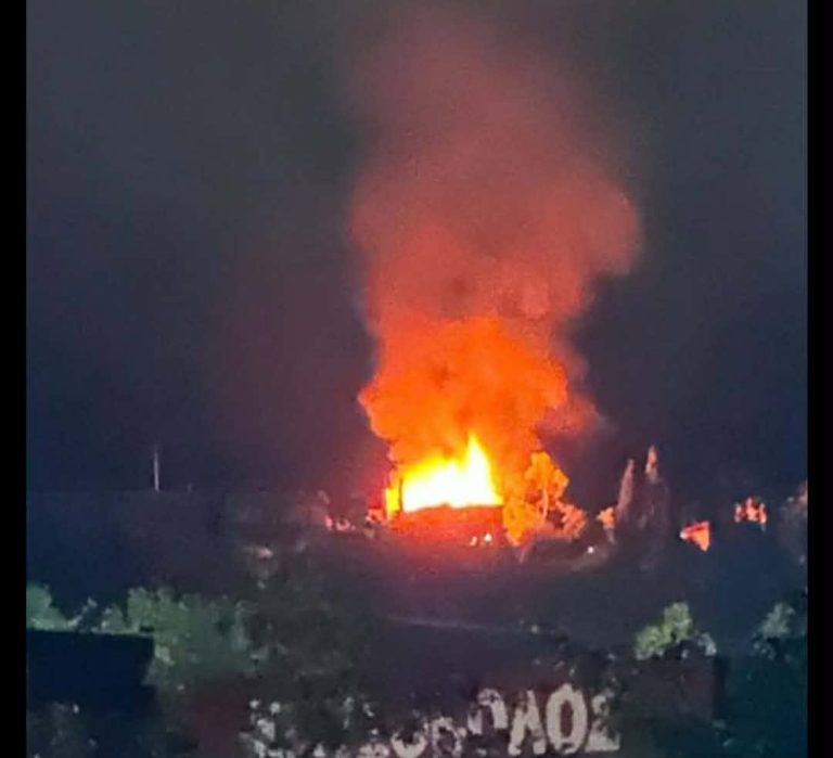 Κάηκε ολοσχερώς το πέτρινο κτίριο της ιστορικής οινοποιίας «Achaia Clauss» – Σώθηκαν τα ιστορικά κρασιά
