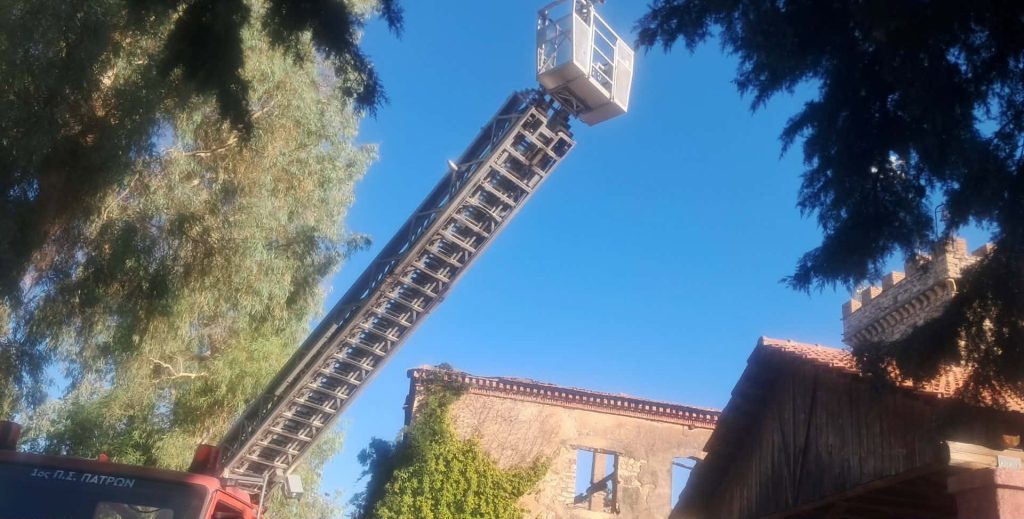 Πάτρα: Χωρίς ενεργές φλόγες η φωτιά που εκδηλώθηκε σε οινοποιείο