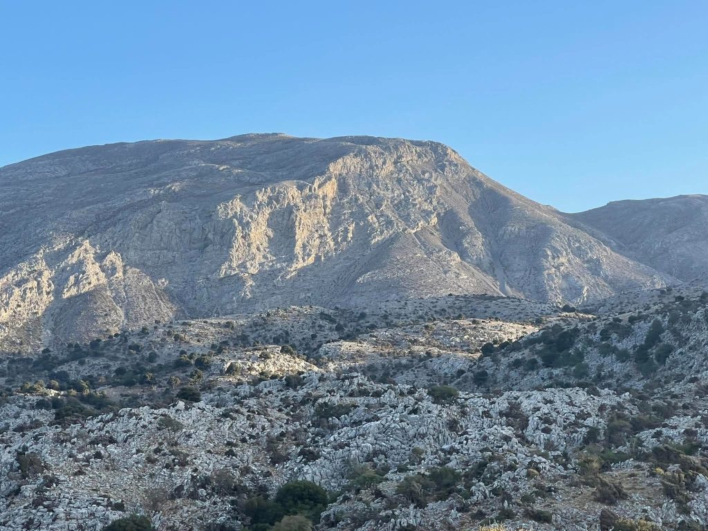 Κατάνυξη στον εσπερινό της εκκλησίας του Τιμίου Σταυρού στο Οροπέδιο του Καθαρού