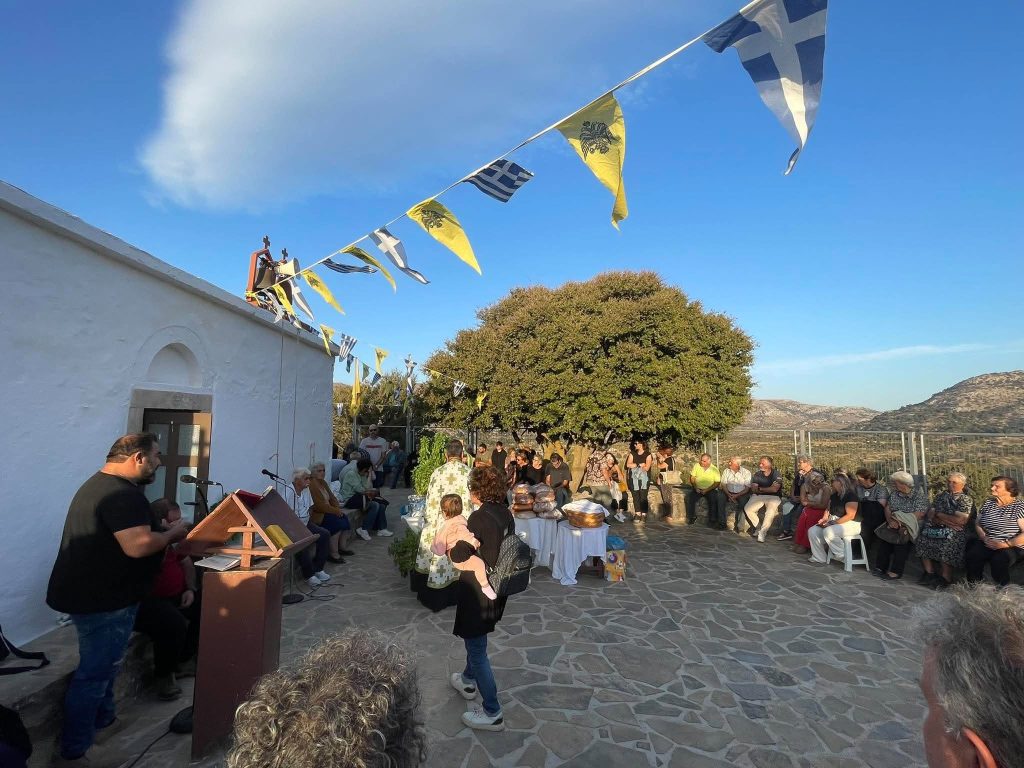 Κατάνυξη στον εσπερινό της εκκλησίας του Τιμίου Σταυρού στο Οροπέδιο του Καθαρού