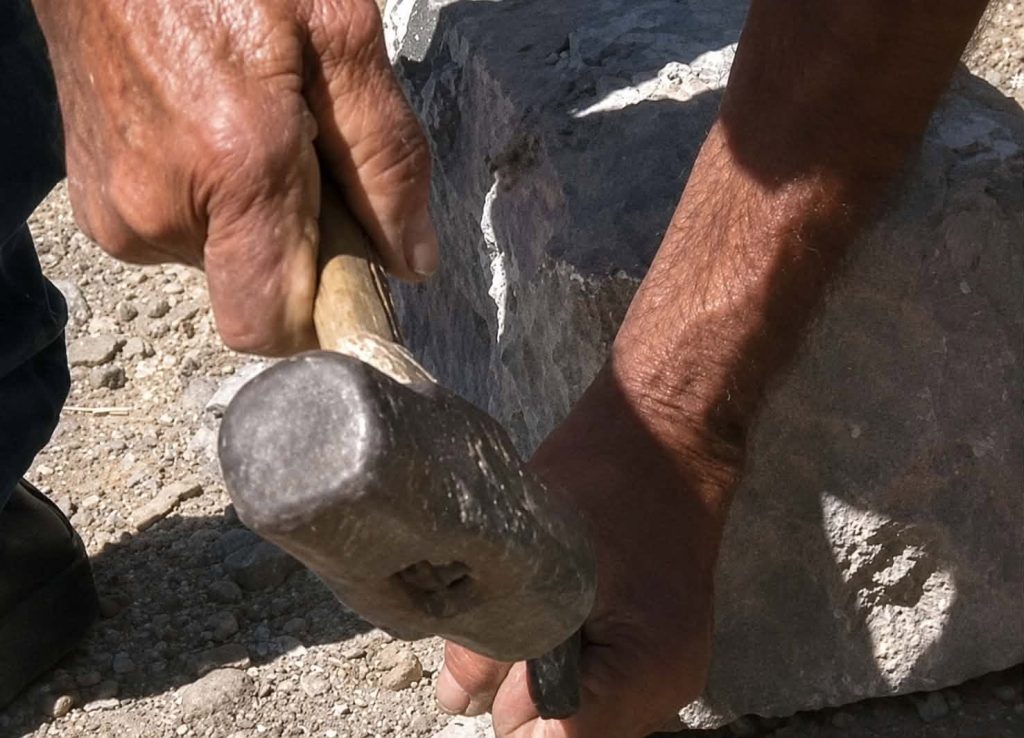 Λουκάς Κοντός, μια ζωή λαξευμένη στην πέτρα του Μεσοτόπου της Λέσβου
