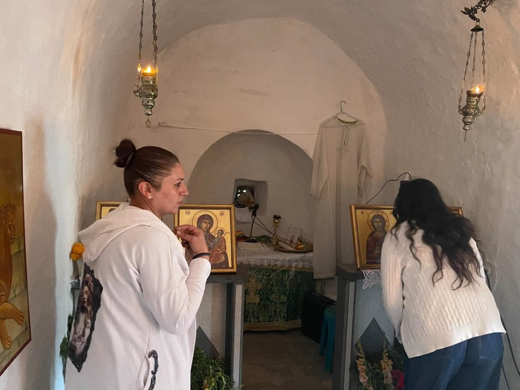 Κατάνυξη στον εσπερινό της εκκλησίας του Τιμίου Σταυρού στο Οροπέδιο του Καθαρού