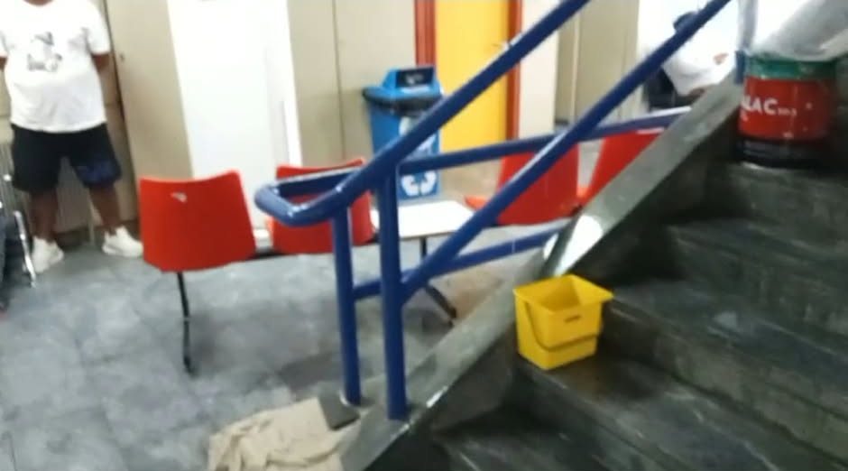 Προβλήματα από την κακοκαιρία: Γυναίκα έπαθε ανακοπή στην Ηλιούπολη, φωτιά σε σπίτι στην Κέρκυρα λόγω κεραυνού – Πότε υποχωρούν τα φαινόμενα