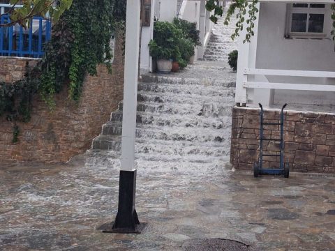 Διπλός υδροστρόβιλος ανάμεσα σε Κουφονήσι και Κέρο – Εντυπωσιακές εικόνες