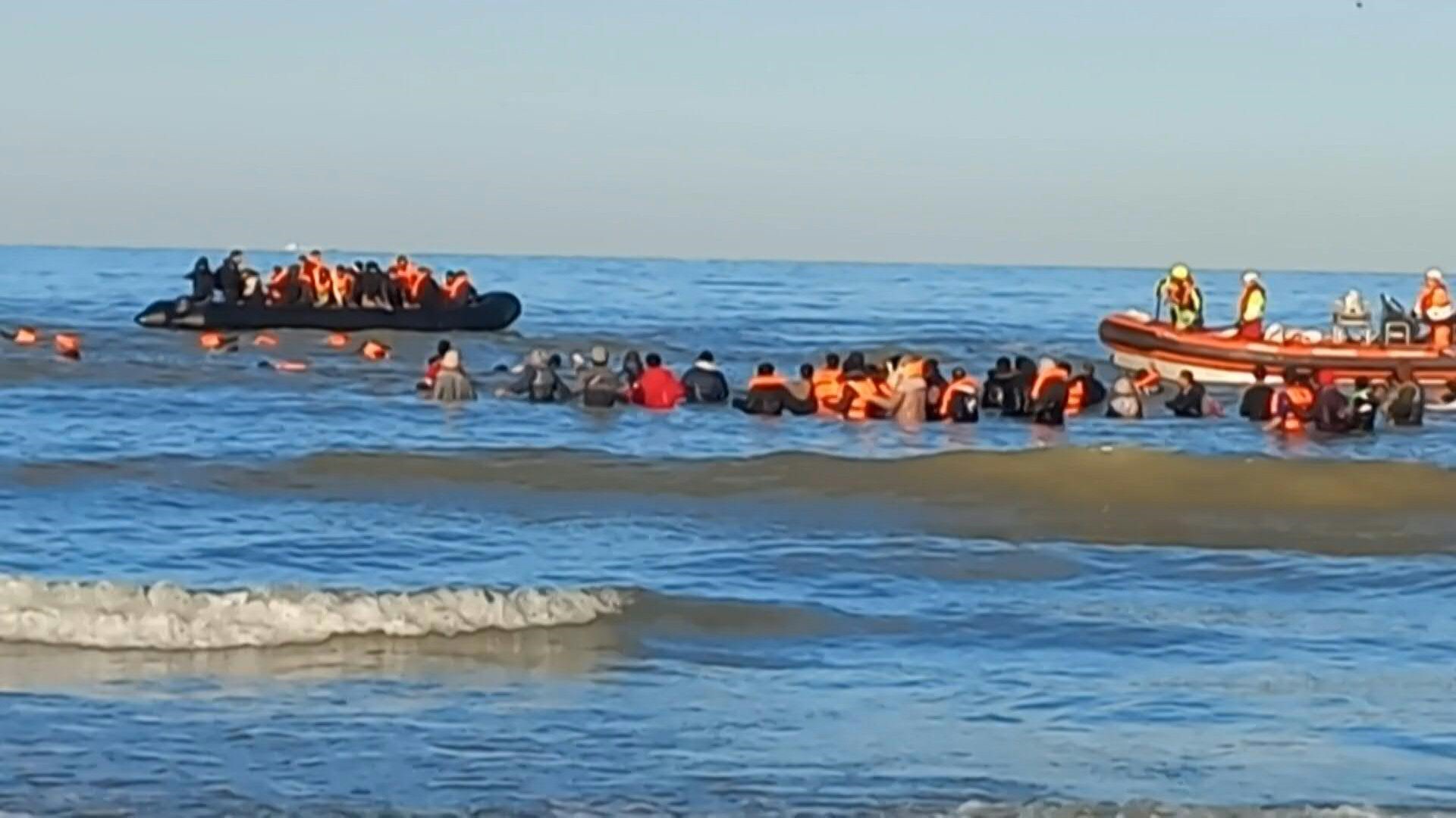 Γαλλία: Τρεις άνθρωποι έχασαν τη ζωή τους στην προσπάθεια να φθάσουν στη Βρετανία μέσω της Μάγχης