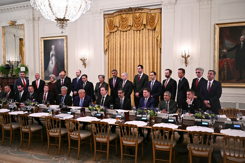 Ένα «ηθικά δεσμευτικό» κείμενο ως «προστασία» από τους κινδύνους της Τεχνητής Νοημοσύνης υιοθέτησαν οι μεγαλύτερες εταιρίες του κλάδου