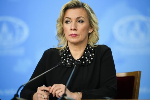 Οι ΗΠΑ χτυπούν ιρανικούς στόχους κοντά στα Στενά του Ορμούζ – Με νέα κλιμάκωση απειλεί ο Τραμπ