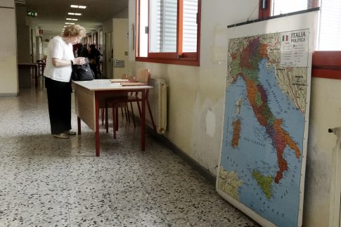 Πυρκαγιά στο «Blue Carrier 2»: Επιμελητήριο και Δήμος Δυτικής Σάμου ζητούν έκτακτα δρομολόγια και αποζημιώσεις