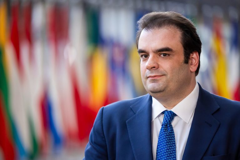 Πιερρακάκης από Δουβλίνο: Ο κατακερματισμός των τραπεζών έγινε «στρατηγικός φόρος» για την Ευρώπη