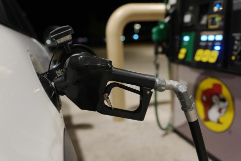 Ενεργειακή κρίση: Επιπλέον μέτρα και μείωση του Ειδικού Φόρου Κατανάλωσης ζητά η αντιπολίτευση