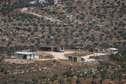 Κόνιτσα: Μαίνεται ανεξέλεγκτη η πυρκαγιά στο πυκνό δάσος – «112» για ετοιμότητα