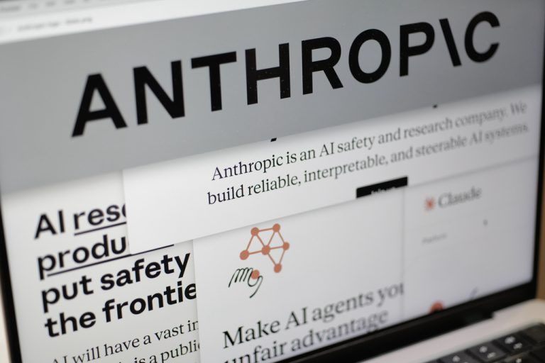 Γιατί ο Τραμπ τάσσεται τόσο έντονα υπέρ της τεχνητής νοημοσύνης παρά τις προειδοποιήσεις