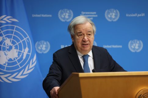 Γάζα: Με τα χέρια ψάχνουν για επιζώντες στην πολυκατοικία που κατέρρευσε σκοτώνοντας τουλάχιστον 21 άτομα